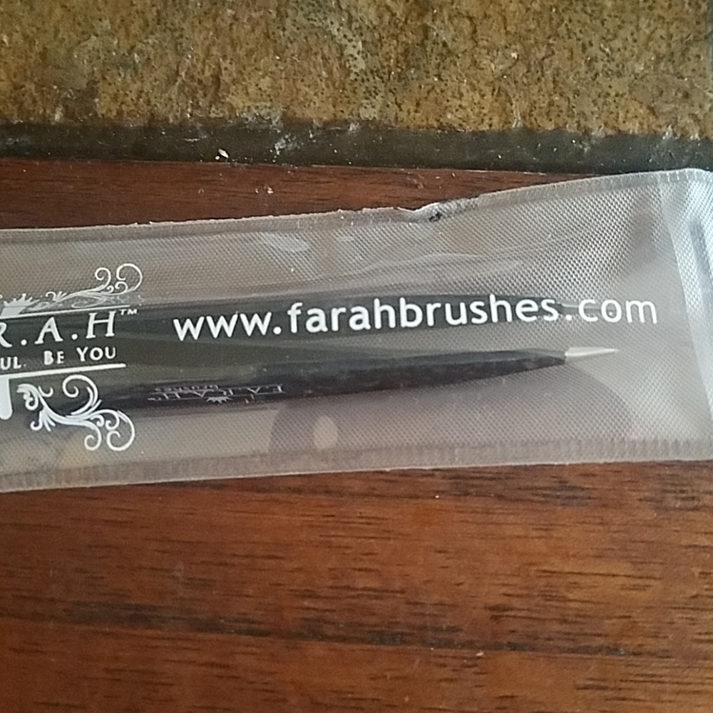 Brand new Farah Brushes double side tweezer